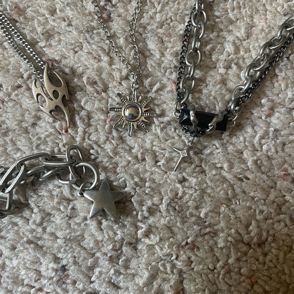 Necklace Chain Bundle w/ complimentary pearl necklaces - Picture 2 of 7